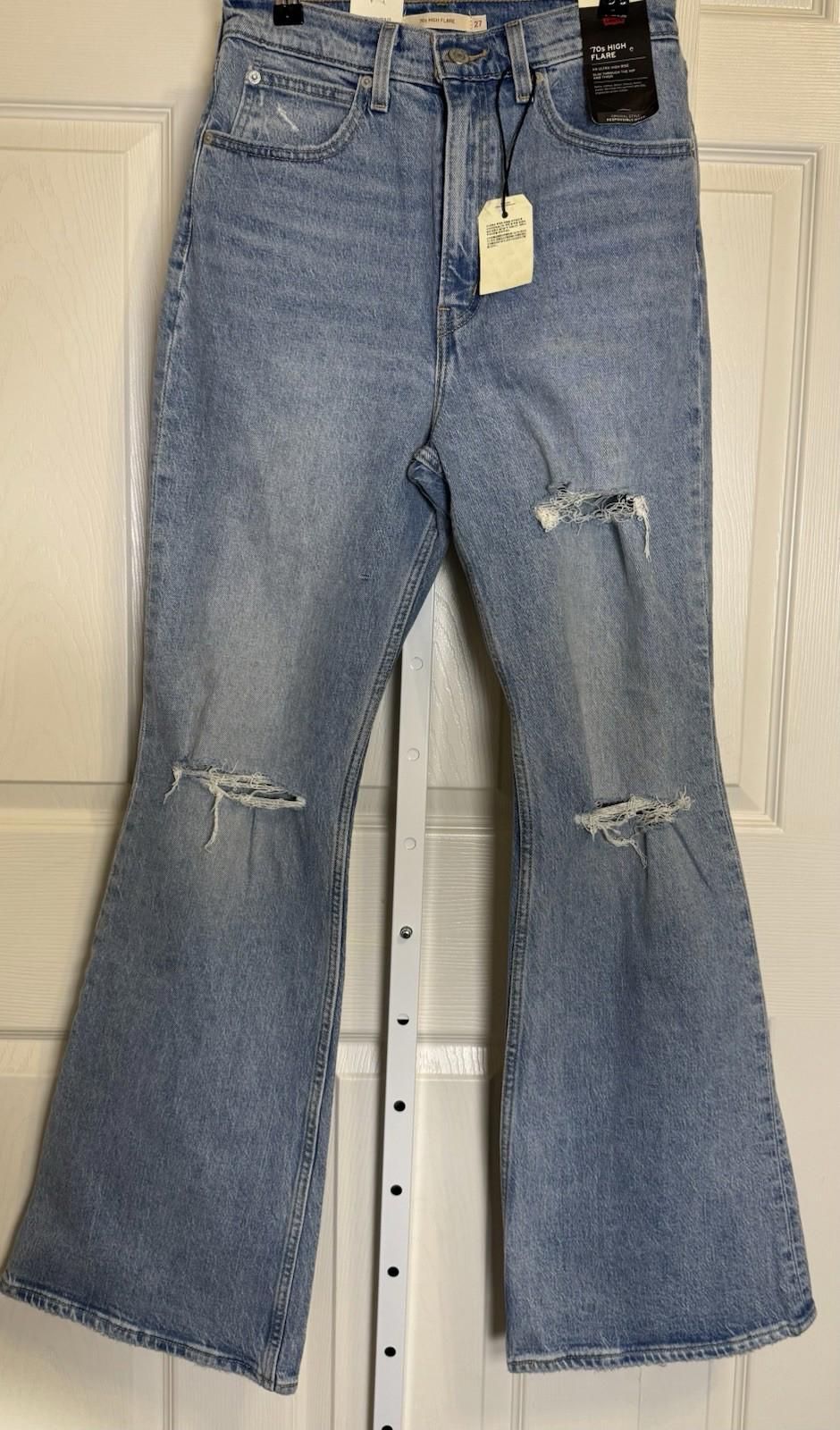 Levi’s Women’s 70'S High Rise Flare Jeans Light Wash 27x32 NWT