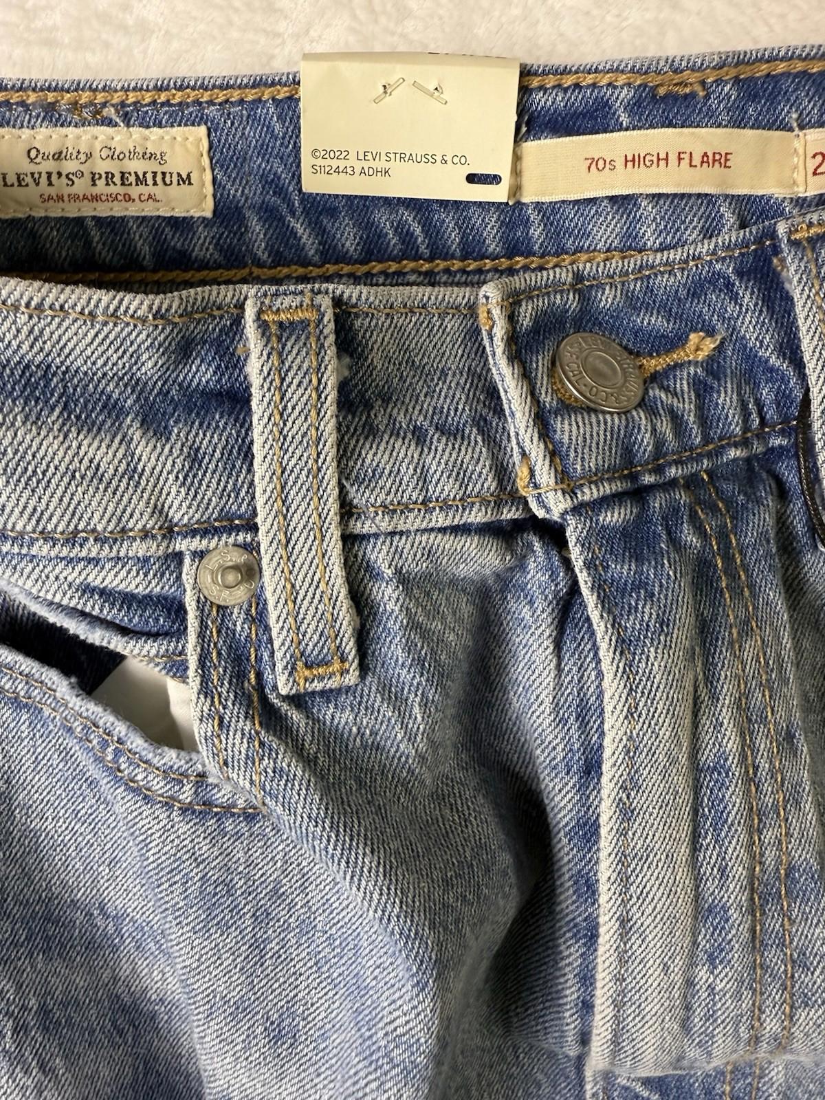 Levi’s Women’s 70'S High Rise Flare Jeans Light Wash 27x32 NWT